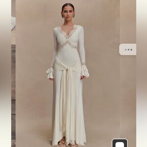 Electra
Slinky Lace Maxi Dress - Ivory meshki